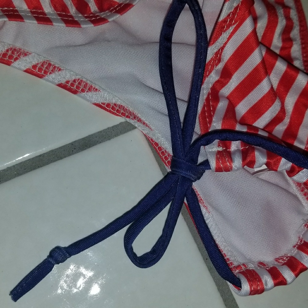 Bikini - Picture 4 of 6